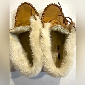 Minnetonka Moccasins Slippers W size 10